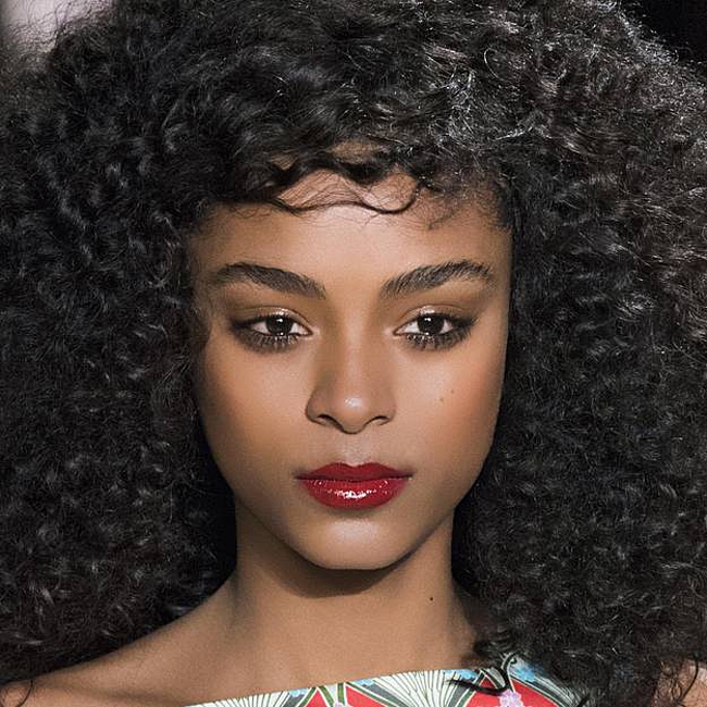 Comment réussir son flat twist out