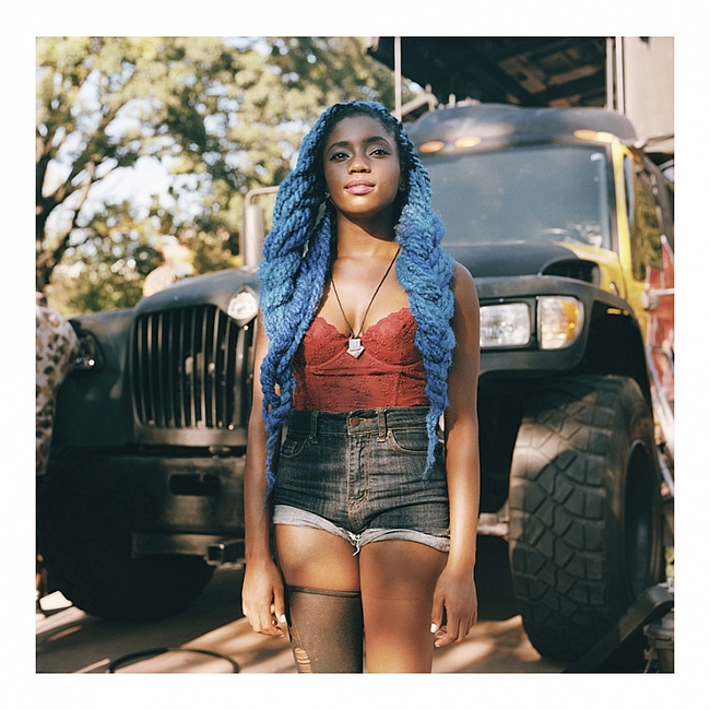 We American Flavor&nbsp;| Ma&iuml; Lucas &nbsp; &laquo;Mon travail a grandi autour des quartiers noirs am&eacute;ricains et ensuite des quartiers latinos am&eacute;ricains.&nbsp;Au&nbsp;d&eacute;but, j&rsquo;allais dans les quartiers les plus proches de New York (Queen, Brooklyn, Harlem), mais petit &agrave; petit la gentrification a pouss&eacute; les noirs plus loin dans le ghetto. Aujourd&#39;hui, je dois aller de plus en plus loin, faire trois heures&nbsp;de m&eacute;tro, pour retrouver leur identit&eacute; &agrave; l&rsquo;&eacute;tat pur.&raquo; 