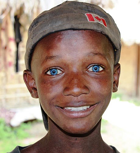 noir aux yeux bleus 