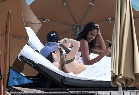 Sasha Obama (6)