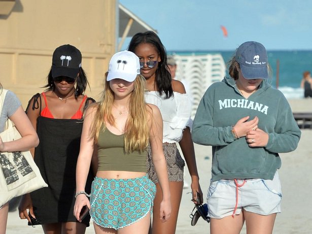 Sasha Obama (19)