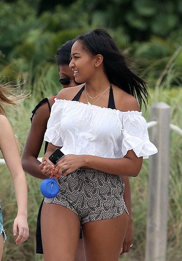 Sasha Obama (22)