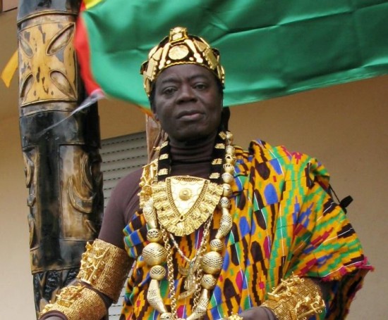 Togbe Ngoryifia Cephas Kosi Bansah roi africain du qui gouverne par skype depuis l allemagne Ce roi africain qui gouverne via Skype depuis lAllemagne Togbe Ngoryifia Céphas Kosi Bansah skype roi monarque Hohoe Ghana allemagne 